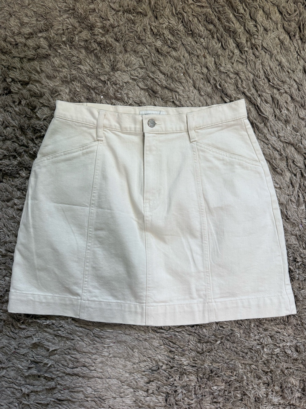 Banana Republic Off-White Mini Skirt with Front Seams